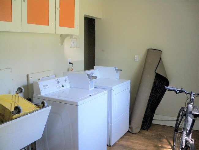 Building Photo - 2154 Burnstead Dr