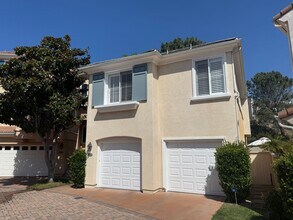 Building Photo - Spacious 3BR/2.5BA Home with Gated Communi...