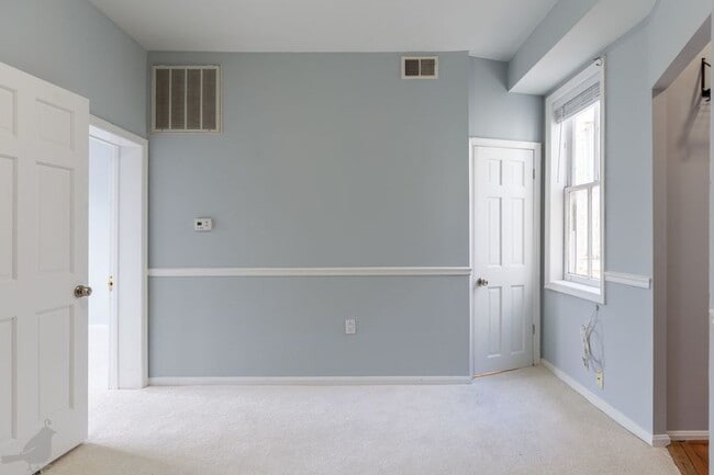 Building Photo - Terrific Two Bedroom Gem in Georgetown! Pa...