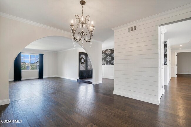 Building Photo - 2076 Hillsbury Rd