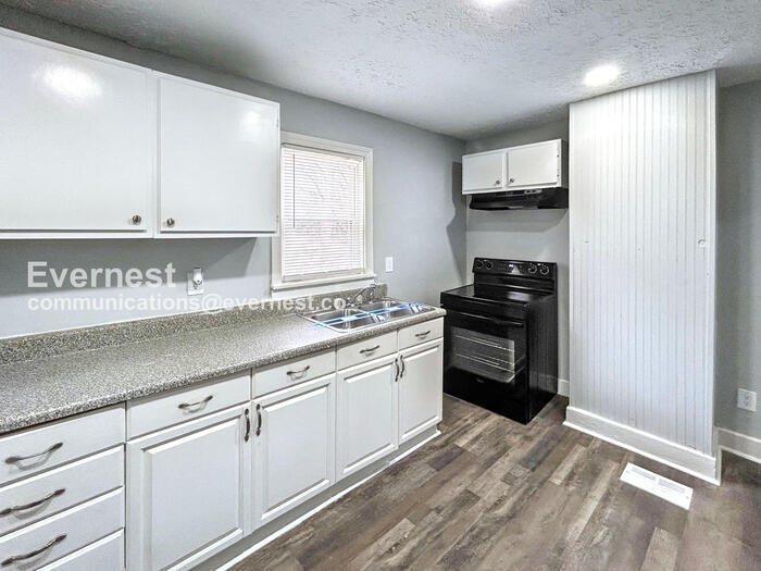 Building Photo - 2175 Pansy St NW