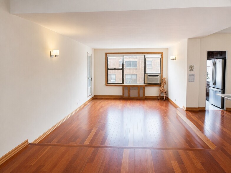 Building Photo - 9822 63rd Dr