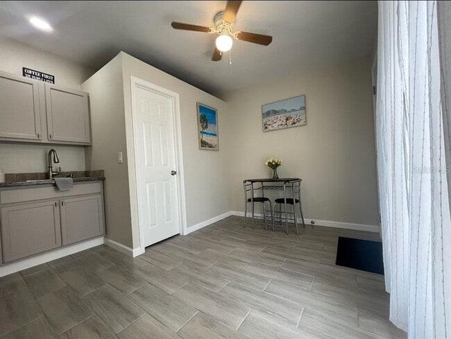 Building Photo - 2533 Brampton Ct