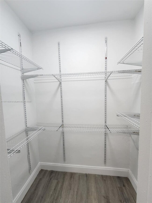 Building Photo - 2101 Normandy Dr