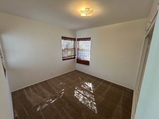 Building Photo - Lovely house for rent: 4 bed 1.75 bath in ...