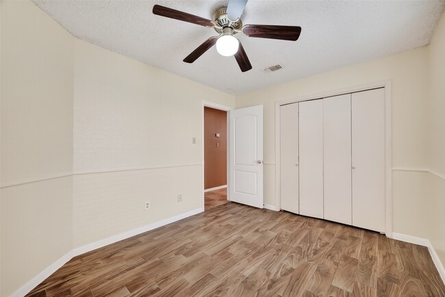 Building Photo - 11415 Chariot Dr