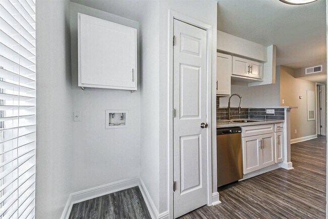 Building Photo - 1111 W Main St