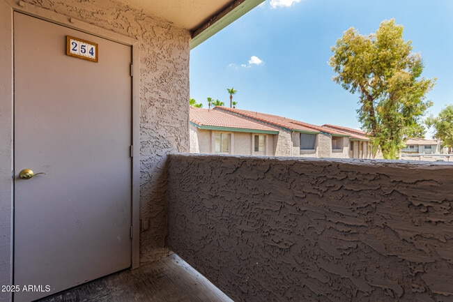 Building Photo - 623 W Guadalupe Rd