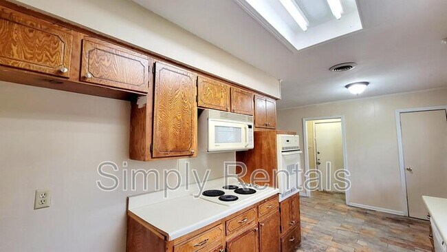 Building Photo - 2614 Tanglewood Dr