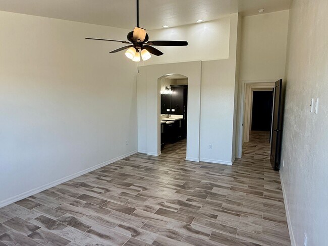 Building Photo - San Luis Corner Lot home with a Large Master Suite - 3 Bed 2 Bath Split Floor Plan