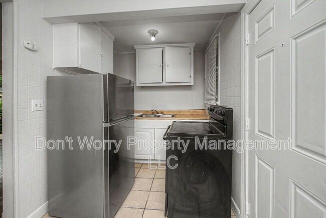 Building Photo - 402 Winston St
