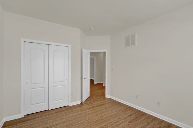 Building Photo - 3 bedroom rancher with an open floor plan