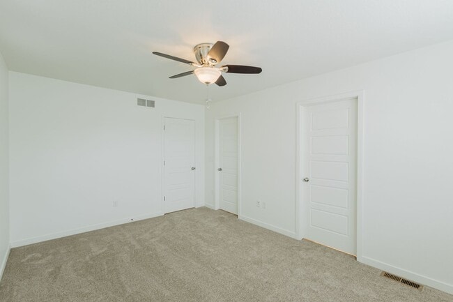 Building Photo - 2656 Champagne Ave