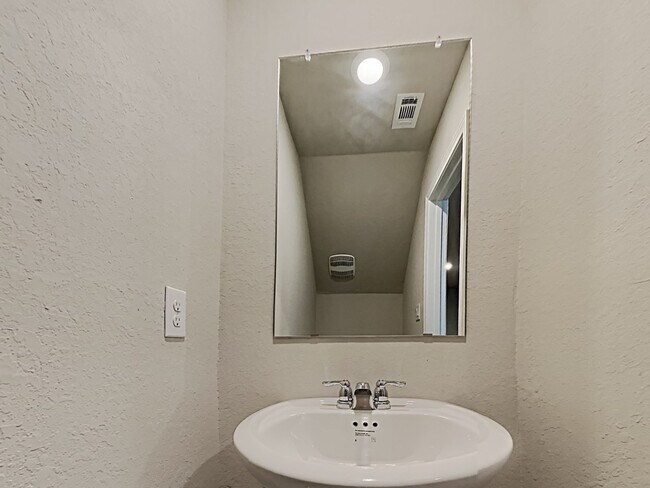 Building Photo - 8814 Braun Mesa