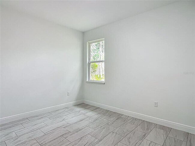 Building Photo - 5736 N Claremont Dr