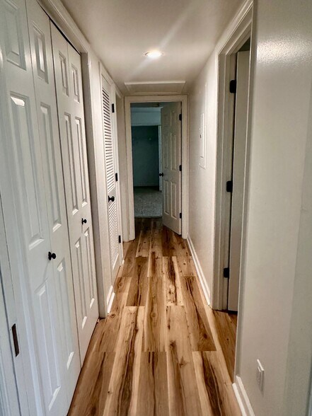 Building Photo - 4210 Pinehurst Cir