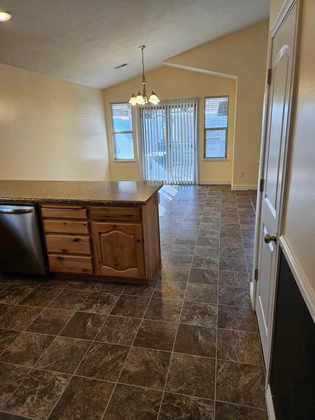 Building Photo - 1023 W Boston Ct