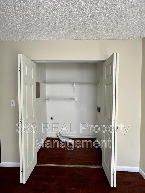 Building Photo - 709 37th Ave