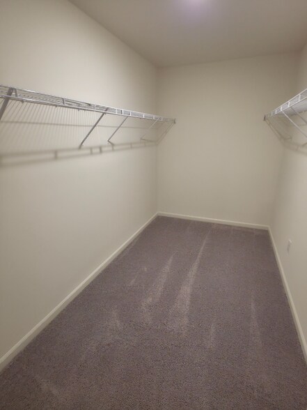 Building Photo - 2062 Gln Xing Dr