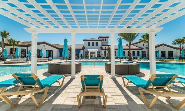 Building Photo - 2428 Dubai St