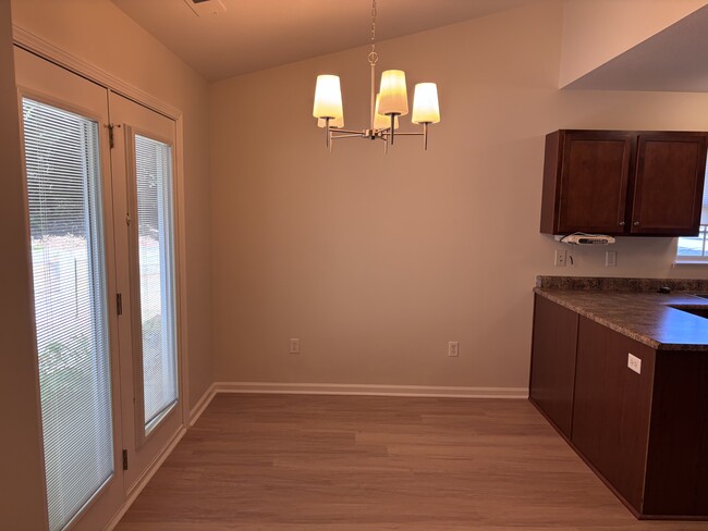 Building Photo - 83 Birkshire Way