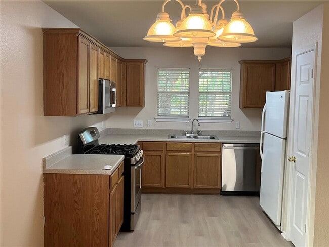 Building Photo - 513 Crater Lake Dr