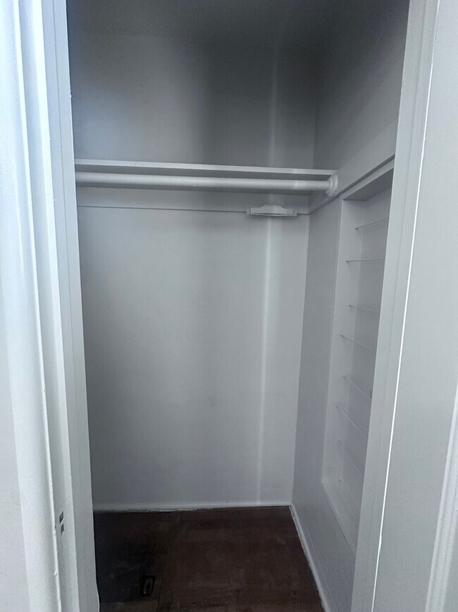 Building Photo - Charming home located in Beverly Glenn coming soon!