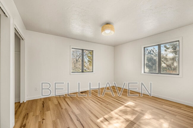 Building Photo - 450 W Elmore Ave