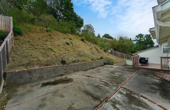 Building Photo - 7684 Surrey Ln