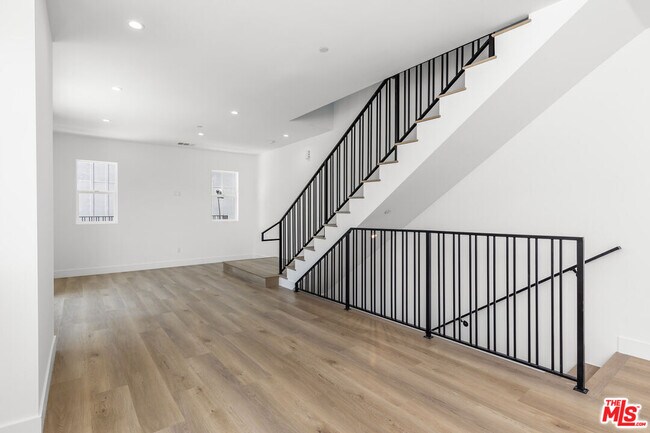 Building Photo - 5048 Cleon Ave