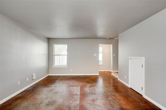 Building Photo - 403 W Elizabeth St