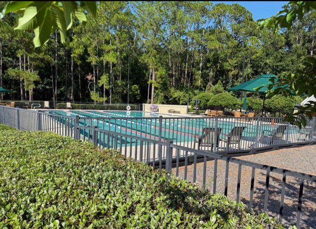 Building Photo - 531 Hedgewood Dr