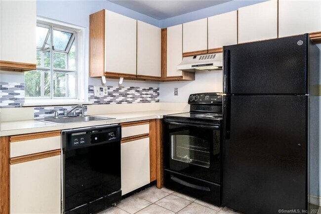 Building Photo - 16 4th St