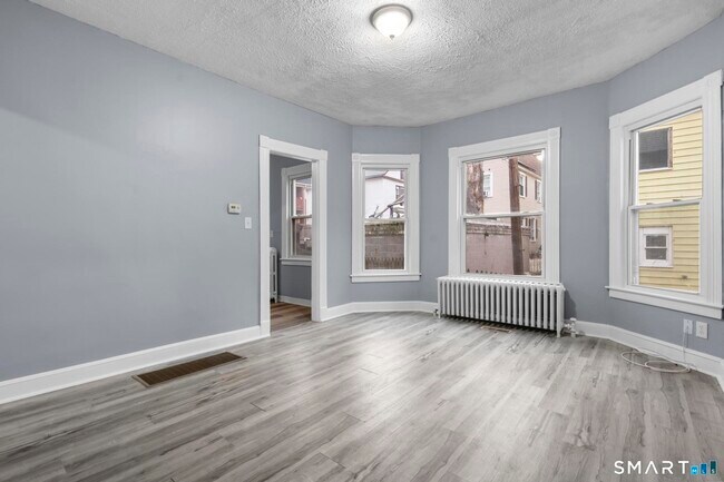 Building Photo - 16 Plaza Ave