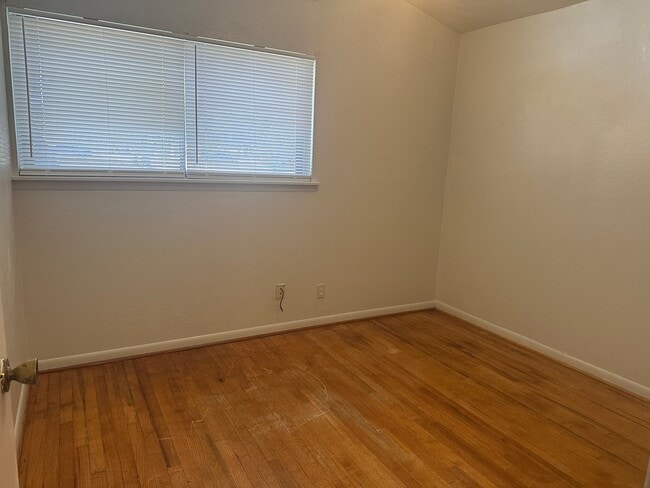 Building Photo - 319 Chestnut St