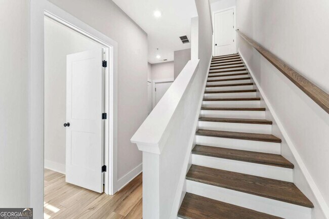 Building Photo - 1272 Longreen Ter NW