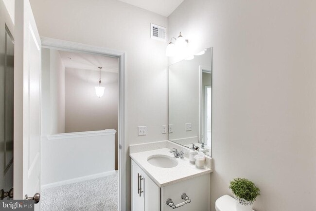 Building Photo - 3117 Laurel Hl Rd