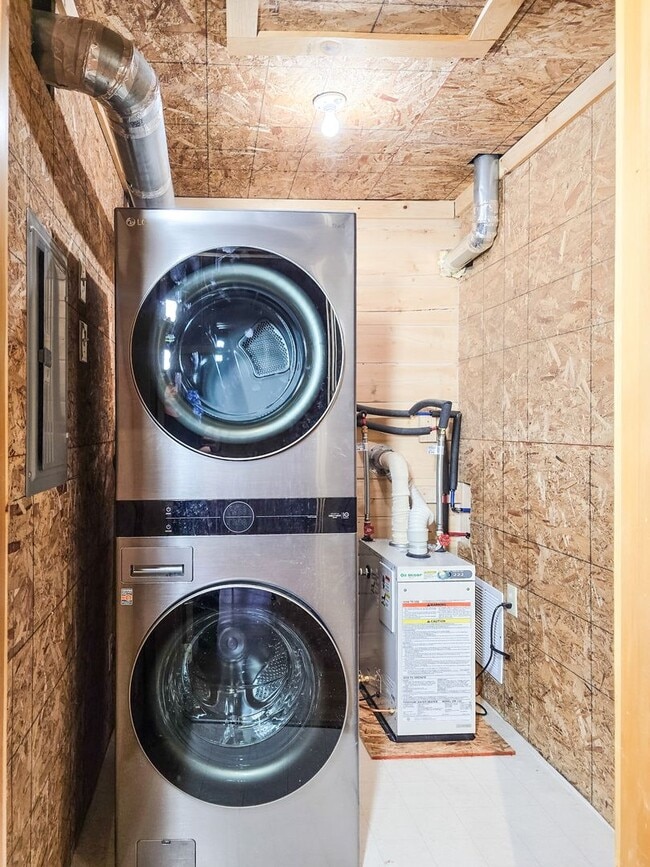 Building Photo - Secluded 2 Bed, 1 Bath Home in the hills!