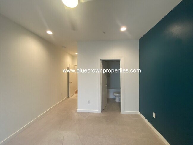 Building Photo - 1245 Gano St