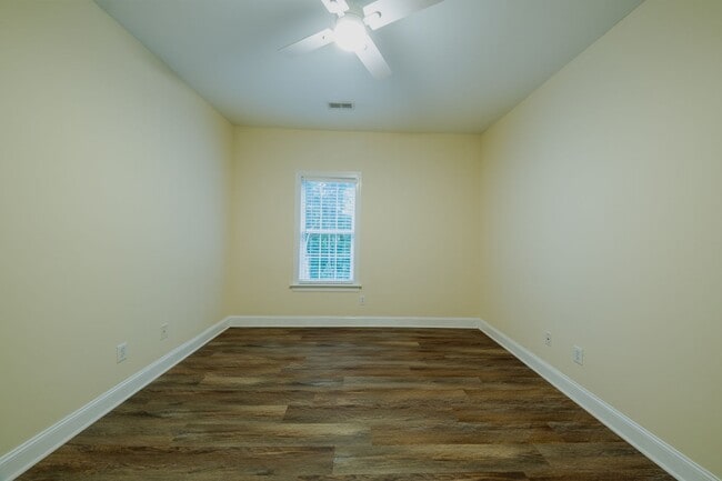 Building Photo - 8 Hydrangea Ct