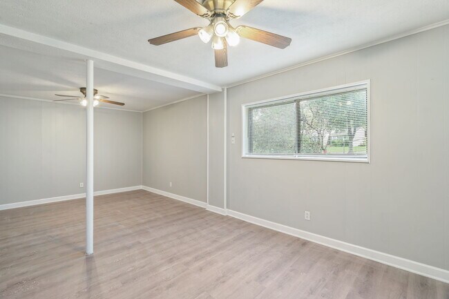 Building Photo - 5201 Aubrey Ln