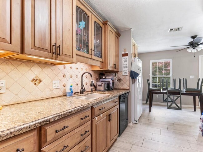 Building Photo - 2208 Gontier Dr