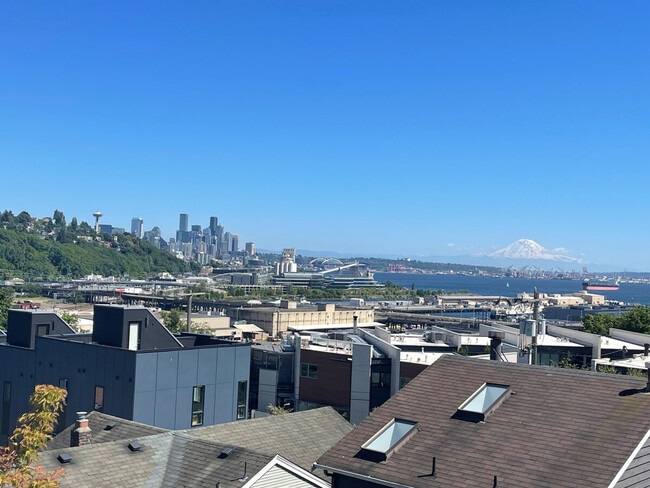 Building Photo - 2323 W Crockett St