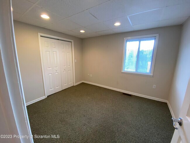 Building Photo - 440 Larch St
