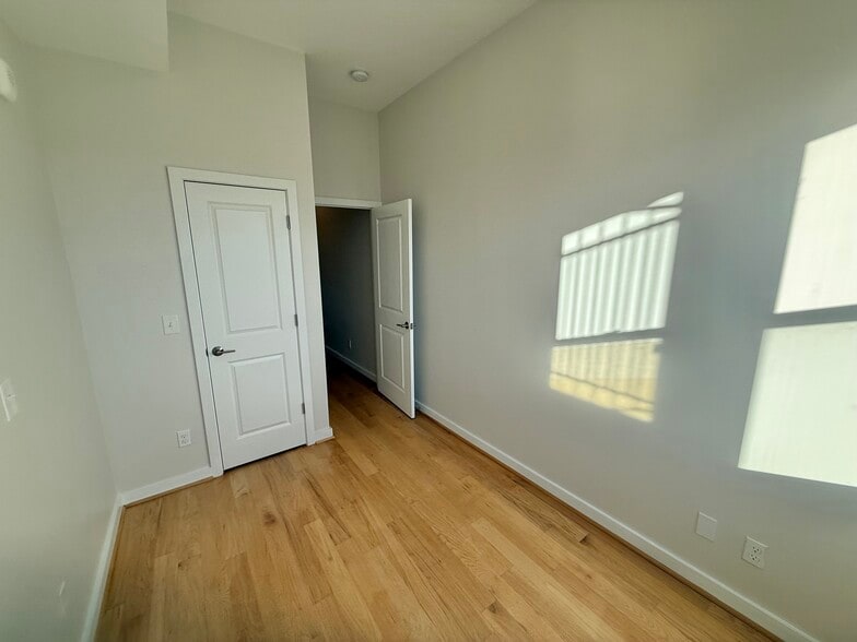 Building Photo - 2009 Benning Rd NE