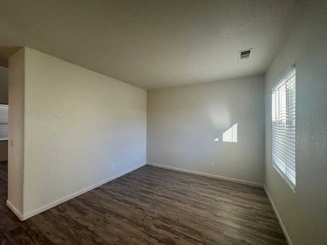 Building Photo - 4 Bedroom 3 Bath Two Story Home, New Flooring, New Interior Paint