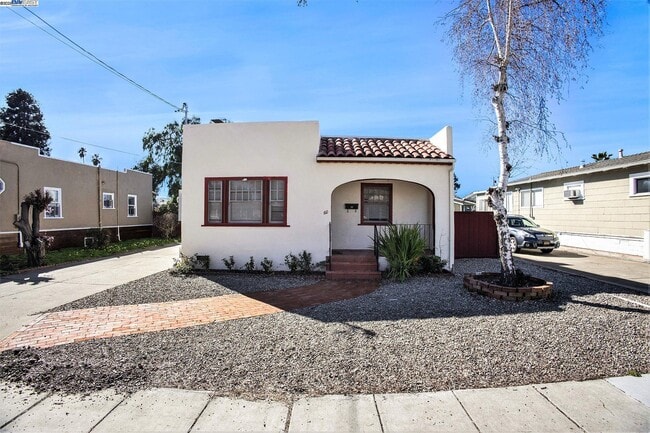 Primary Photo - 60 Maitland Dr