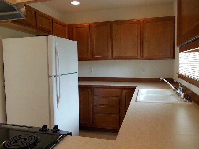 Building Photo - H129