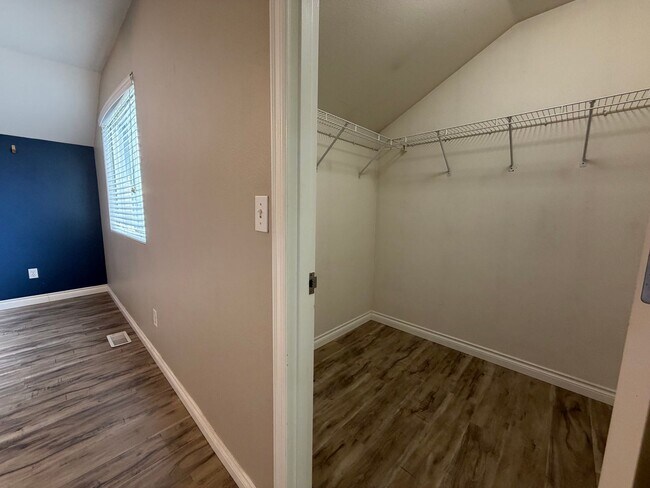 Building Photo - 3 bed DuPont Home with A/C for Rent