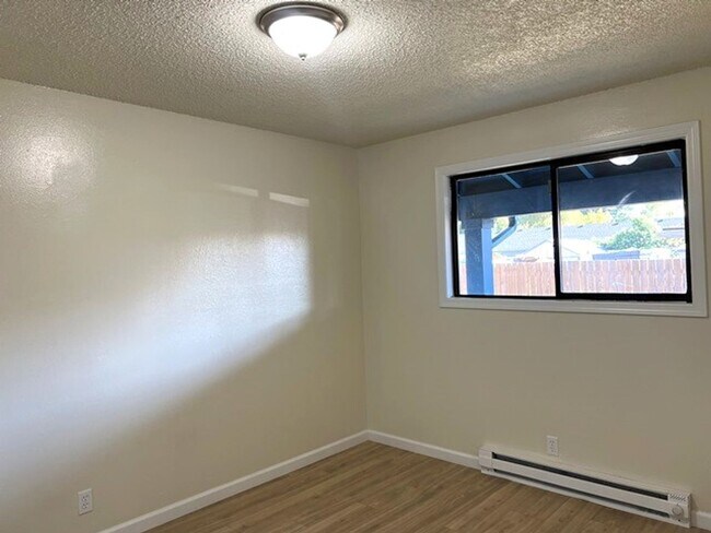 Building Photo - 2Bd/1Ba Single Story Apartment Unit - Move...